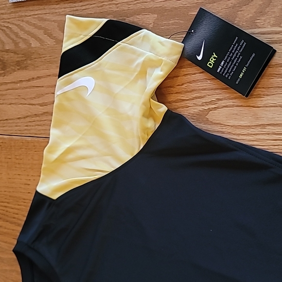 Women's Dri fit active shirt. - Picture 4 of 6